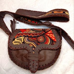 Carriel type bag with beautiful embroidery in beautiful colors new unique style